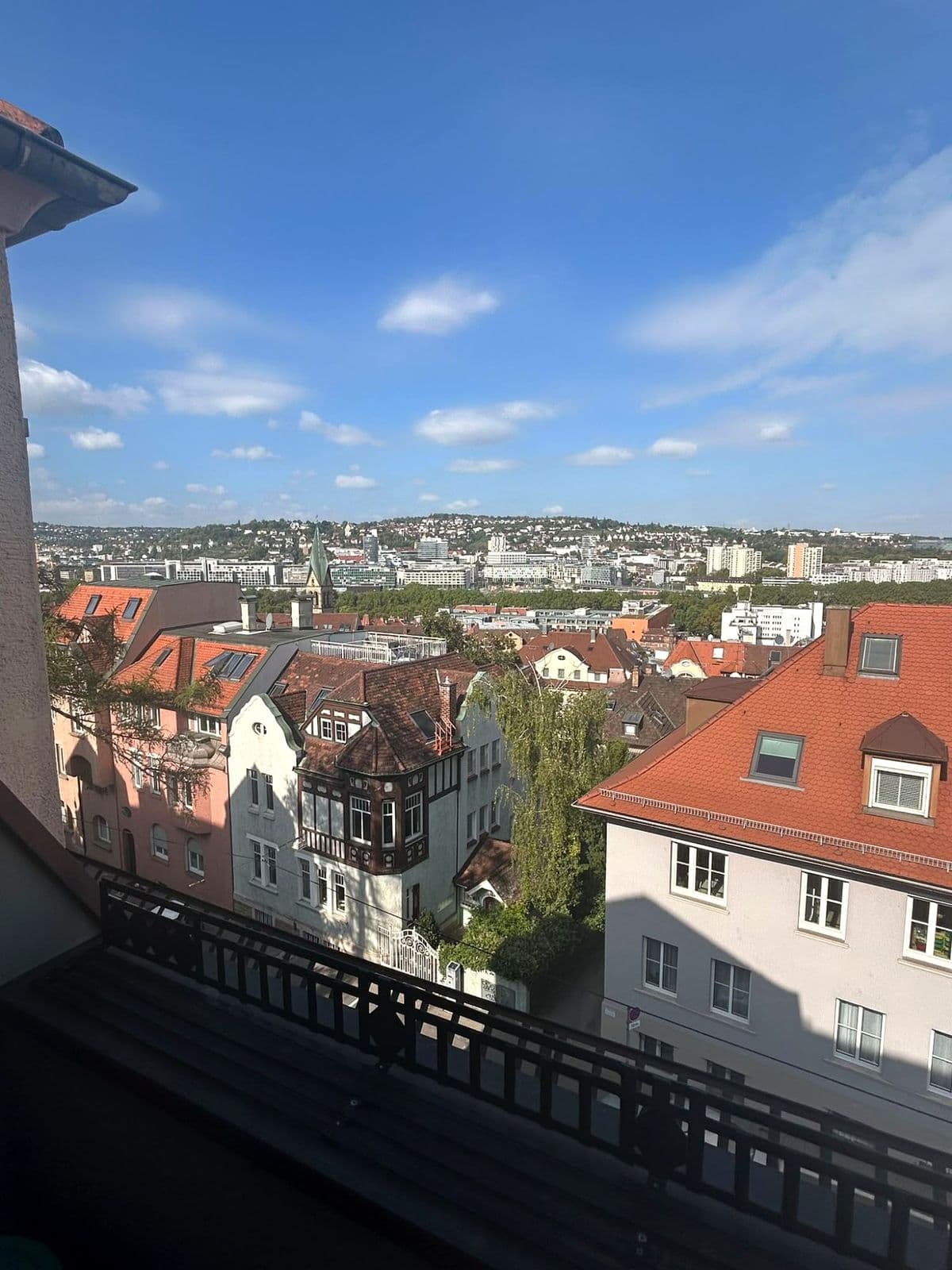 Blick vom Balkon der Kanzlei über die Dächer Stuttgarts